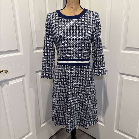 NWT Draper James Navy and White Patterned Fit-and-Flare Dress - Picture 2 of 7